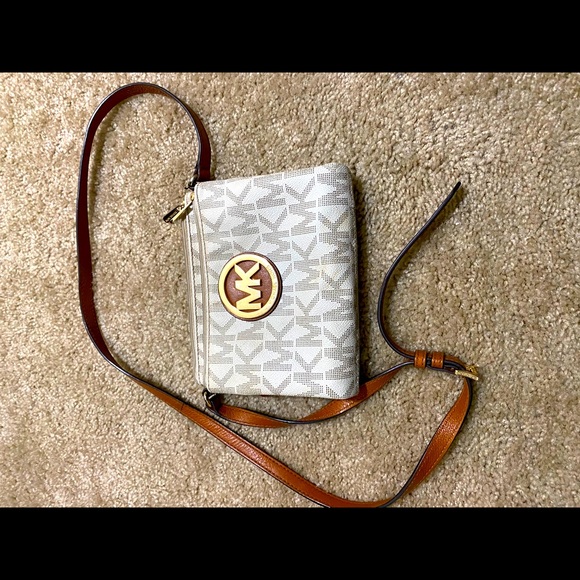 Michael Kors crossbody - Picture 1 of 2